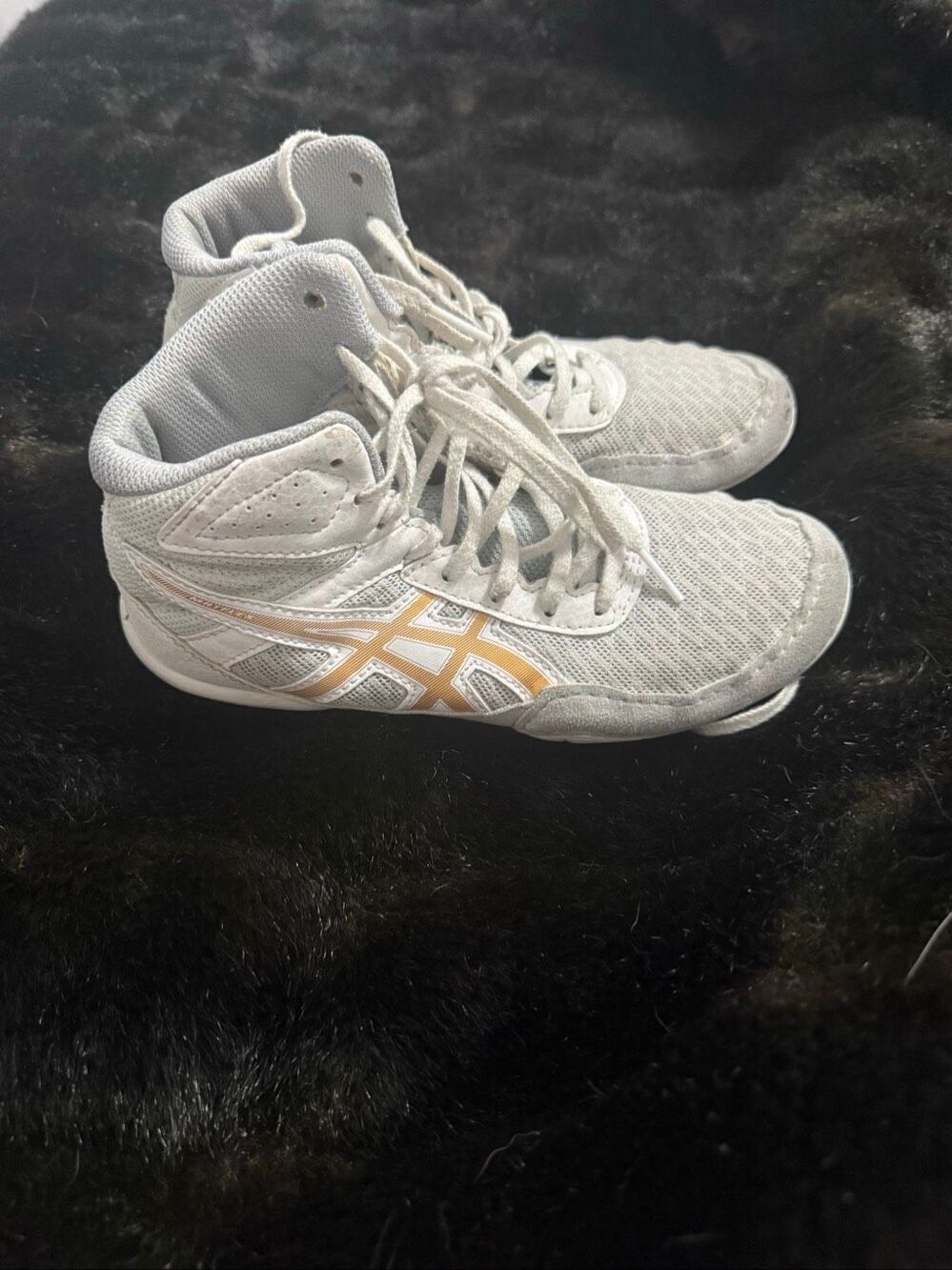 ASICS MATFLEX Youth Big Kids 3 3y Gray, White & Gold Wrestling Shoes
